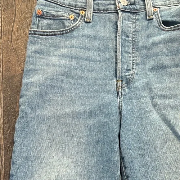 Levi's Ribcage Straight Leg Button Fly High Rise 24W Great Condition! - Picture 6 of 13